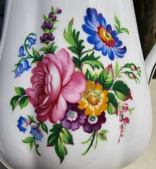 ROYAL ALBERT VINTAGE 1970S ENCHANTMENT PATTERN TEAPOT