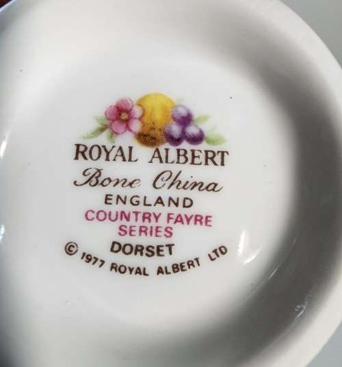 ROYAL ALBERT VINTAGE 1980-1982 COUNTRY FAYRE SERIES DORSET CUP AND SURREY SAUCER MISMATCHED DUO