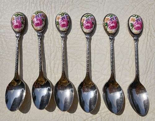 SET OF SIX FRENCH ROSE DECORATED ENAMELLED OVAL HANDLED STAINLESS STEEL TEA SPOONS