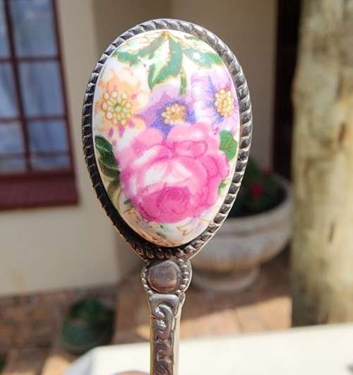 SET OF SIX FRENCH ROSE DECORATED ENAMELLED OVAL HANDLED STAINLESS STEEL TEA SPOONS