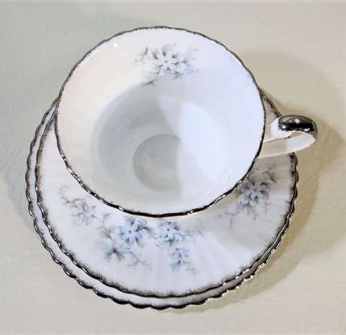 PARAGON BRIDES CHOICE PATTERN ENGLAND 1960S BY APPOINTMENT OF THE QUEEN 16 PIECE PORCELAIN SET