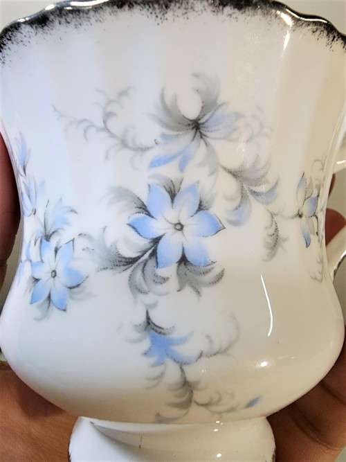 PARAGON BRIDES CHOICE PATTERN ENGLAND 1960S BY APPOINTMENT OF THE QUEEN 16 PIECE PORCELAIN SET