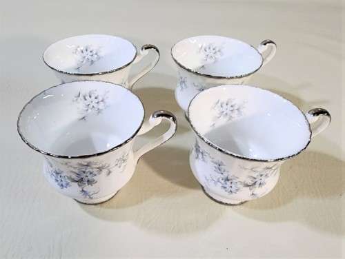 PARAGON BRIDES CHOICE PATTERN ENGLAND 1960S BY APPOINTMENT OF THE QUEEN 16 PIECE PORCELAIN SET