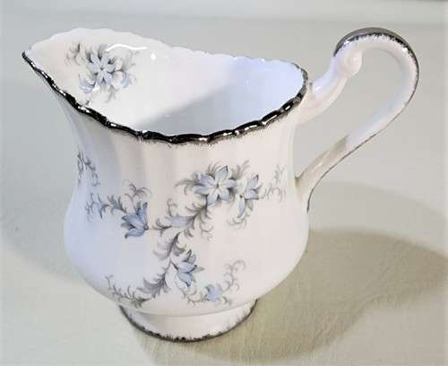 PARAGON BRIDES CHOICE PATTERN ENGLAND 1960S BY APPOINTMENT OF THE QUEEN 16 PIECE PORCELAIN SET