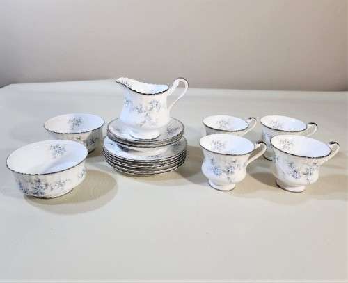 PARAGON BRIDES CHOICE PATTERN ENGLAND 1960S BY APPOINTMENT OF THE QUEEN 16 PIECE PORCELAIN SET