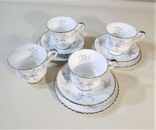 PARAGON BRIDES CHOICE PATTERN ENGLAND 1960S BY APPOINTMENT OF THE QUEEN 16 PIECE PORCELAIN SET