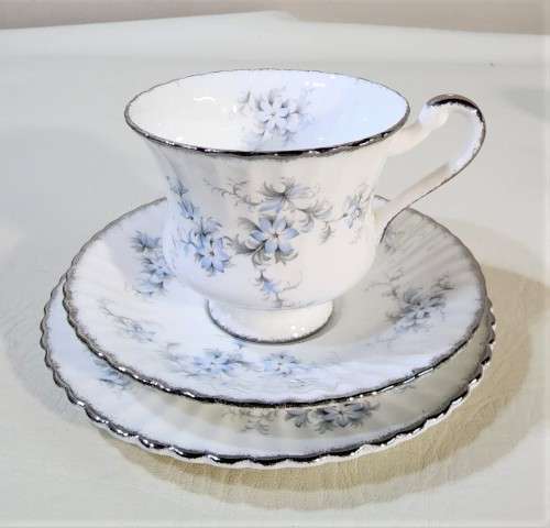 PARAGON BRIDES CHOICE PATTERN ENGLAND 1960S BY APPOINTMENT OF THE QUEEN 16 PIECE PORCELAIN SET
