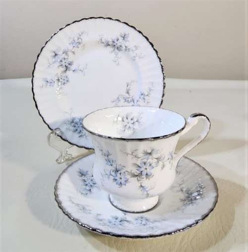 PARAGON BRIDES CHOICE PATTERN ENGLAND 1960S BY APPOINTMENT OF THE QUEEN 16 PIECE PORCELAIN SET