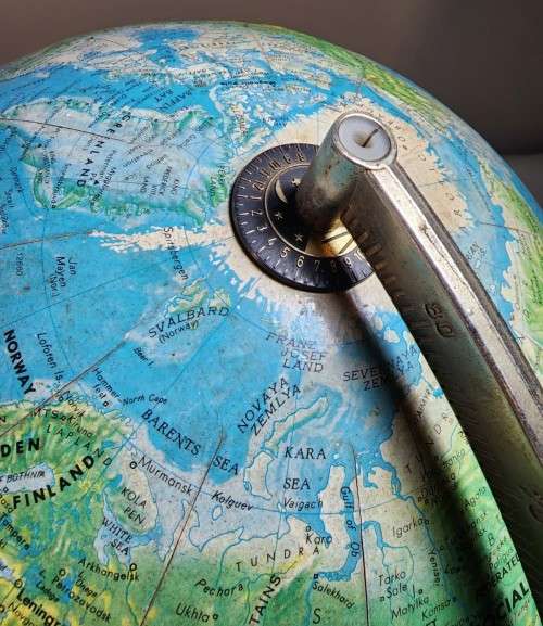 GEORGE PHILIP & SON GLOBE FROM 1972  STILL SHOWING USSR AND RHODESIA - LARGE 30CM DIAMETER