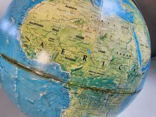 GEORGE PHILIP & SON GLOBE FROM 1972  STILL SHOWING USSR AND RHODESIA - LARGE 30CM DIAMETER
