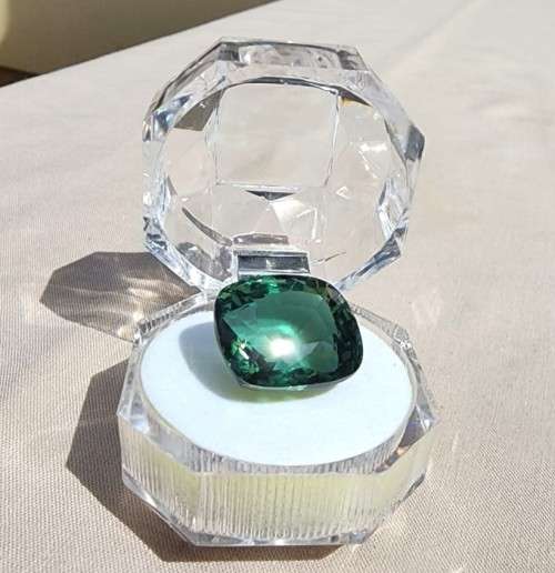 A LARGE MANMADE 24.34CARAT GREEN AMETHYST GEMSTONE WITH BEAUTIFUL CUSHION CUT