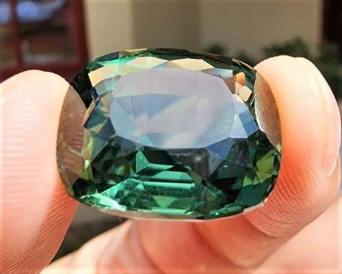 A LARGE MANMADE 24.34CARAT GREEN AMETHYST GEMSTONE WITH BEAUTIFUL CUSHION CUT