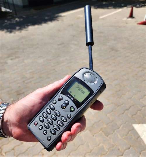 IRIDIUM 9505 SATELITE PHONE  TESTED WORKING 100%! - COMPLETE IN TRAVEL BAG WITH ALL THE ACCESSORIES