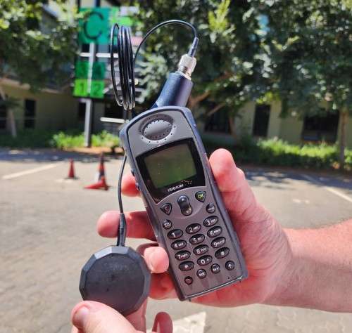 IRIDIUM 9505 SATELITE PHONE  TESTED WORKING 100%! - COMPLETE IN TRAVEL BAG WITH ALL THE ACCESSORIES