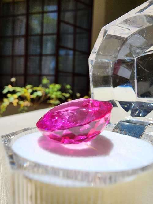 LARGE 50.35CT PINK TOPAZ GEMSTONE WITH OVAL CUT - STRONG RED UV FLUORESCENCE! - POSSIBLE SAPPHIRE!