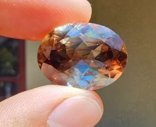 NATURAL UNTREATED LARGE 21.28CT BI-COLOUR IMPERIAL TOPAZ GEMSTONE WITH BEAUTIFUL OVAL CUT  RARE