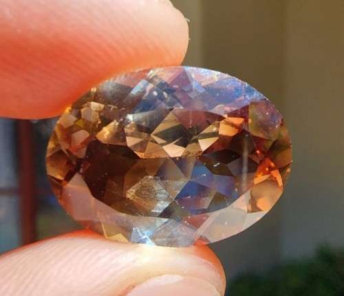 NATURAL UNTREATED LARGE 21.28CT BI-COLOUR IMPERIAL TOPAZ GEMSTONE WITH BEAUTIFUL OVAL CUT  RARE
