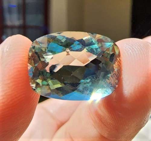 HOW STRANGE? A LARGE NATURAL HEAT TREATED 9.6CT GREEN AMETHYST GEMSTONE WITH BEAUTIFUL CUSHION CUT