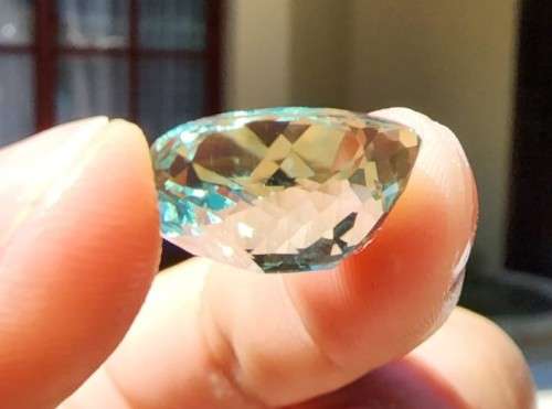 HOW STRANGE? A LARGE NATURAL HEAT TREATED 9.6CT GREEN AMETHYST GEMSTONE WITH BEAUTIFUL CUSHION CUT