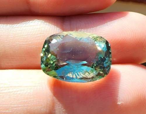 HOW STRANGE? A LARGE NATURAL HEAT TREATED 9.6CT GREEN AMETHYST GEMSTONE WITH BEAUTIFUL CUSHION CUT