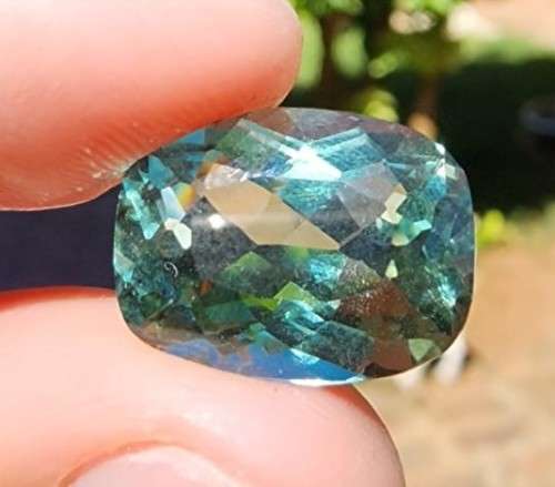 HOW STRANGE? A LARGE NATURAL HEAT TREATED 9.6CT GREEN AMETHYST GEMSTONE WITH BEAUTIFUL CUSHION CUT