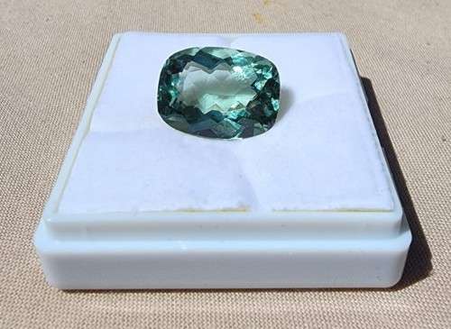HOW STRANGE? A LARGE NATURAL HEAT TREATED 9.6CT GREEN AMETHYST GEMSTONE WITH BEAUTIFUL CUSHION CUT