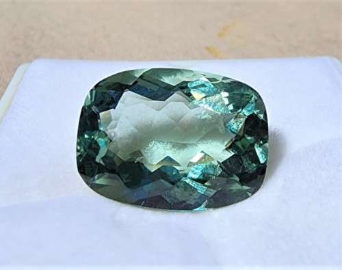 HOW STRANGE? A LARGE NATURAL HEAT TREATED 9.6CT GREEN AMETHYST GEMSTONE WITH BEAUTIFUL CUSHION CUT