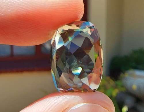 HOW STRANGE? A LARGE NATURAL HEAT TREATED 9.6CT GREEN AMETHYST GEMSTONE WITH BEAUTIFUL CUSHION CUT