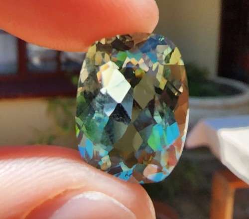 HOW STRANGE? A LARGE NATURAL HEAT TREATED 9.6CT GREEN AMETHYST GEMSTONE WITH BEAUTIFUL CUSHION CUT