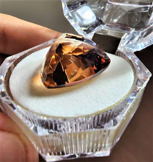 GORGEOUS LARGE 30,45CT BROWNISH ORANGE IMPERIAL TOPAZ GEMSTONE WITH BEAUTIFUL TRILLION CUT  SUPPLIE