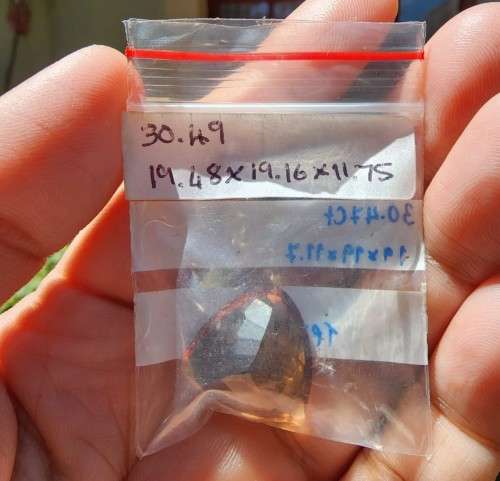 GORGEOUS LARGE 30,45CT BROWNISH ORANGE IMPERIAL TOPAZ GEMSTONE WITH BEAUTIFUL TRILLION CUT  SUPPLIE