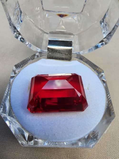 AMAZING LARGE 34,40CT REAL RED RUBY GEMSTONE  SCRATCH GLASS!  UV RED!  HIGH THERMAL CONDUCTIVITY!