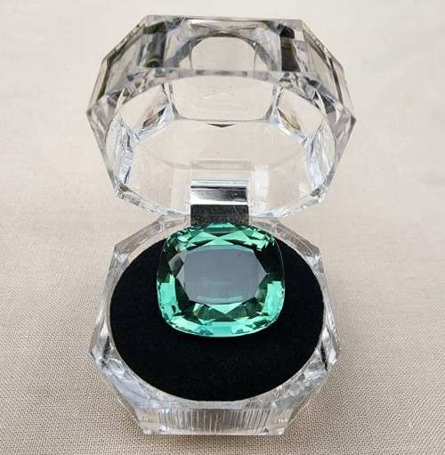 HOW STRANGE? A VERY LARGE 26,80CT GREEN AMETHYST GEMSTONE WITH BEAUTIFUL CUSHION CUT