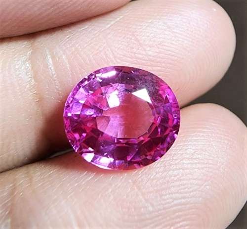 PINK 5,05CT SAPPHIRE WITH LOVELY OVAL CUT - UV RED! - THERMAL HIGH! - ONE OF 4 SAPPHIRES ON AUCTION
