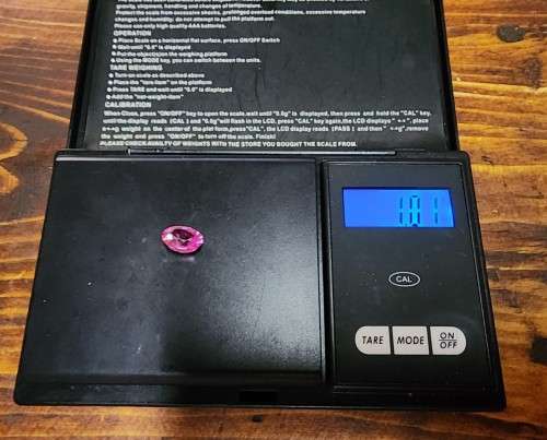 PINK 5,05CT SAPPHIRE WITH LOVELY OVAL CUT - UV RED! - THERMAL HIGH! - ONE OF 4 SAPPHIRES ON AUCTION