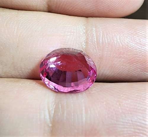 PINK 5,05CT SAPPHIRE WITH LOVELY OVAL CUT - UV RED! - THERMAL HIGH! - ONE OF 4 SAPPHIRES ON AUCTION