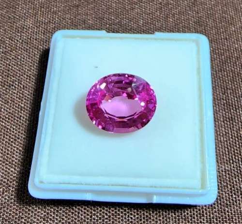 PINK 5,05CT SAPPHIRE WITH LOVELY OVAL CUT - UV RED! - THERMAL HIGH! - ONE OF 4 SAPPHIRES ON AUCTION