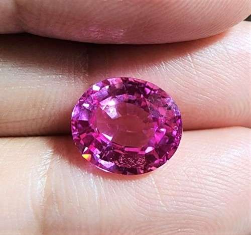PINK 5,05CT SAPPHIRE WITH LOVELY OVAL CUT - UV RED! - THERMAL HIGH! - ONE OF 4 SAPPHIRES ON AUCTION