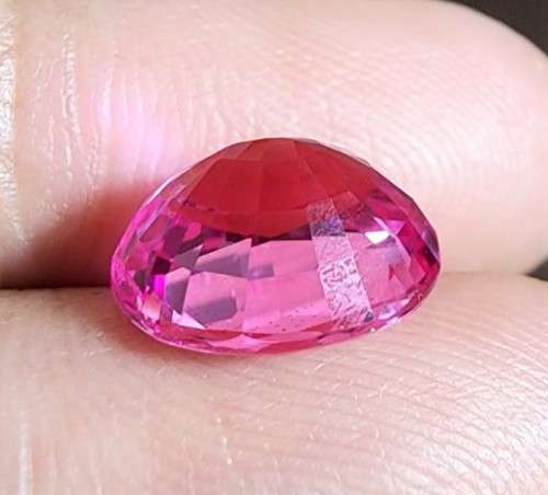 PINK 5,05CT SAPPHIRE WITH LOVELY OVAL CUT - UV RED! - THERMAL HIGH! - ONE OF 4 SAPPHIRES ON AUCTION