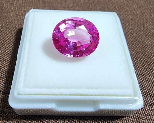 PINK 5,05CT SAPPHIRE WITH LOVELY OVAL CUT - UV RED! - THERMAL HIGH! - ONE OF 4 SAPPHIRES ON AUCTION