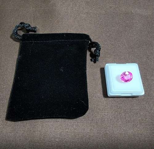 PINK 5,05CT SAPPHIRE WITH LOVELY OVAL CUT - UV RED! - THERMAL HIGH! - ONE OF 4 SAPPHIRES ON AUCTION