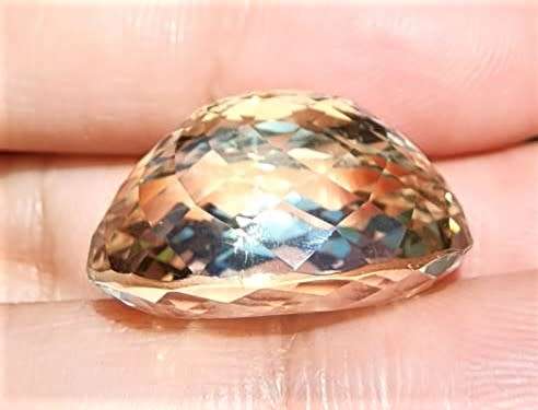 THE 4TH RAREST GEMSTONE IN THE WORLD! A LARGE 28,50CT GREENISH YELLOW NATURAL KUNZITE (HIDDENITE)