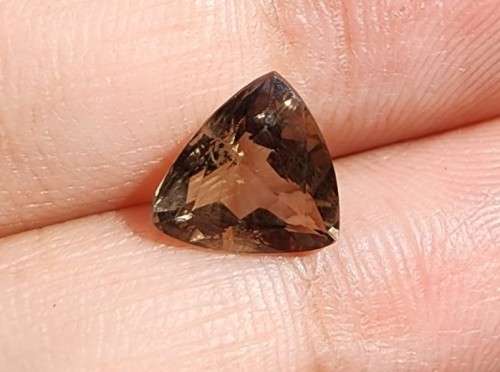 SMOKING QUARTZ SALMON BROWN 2,15CT NATURAL GEMSTONE WITH TRIANGULAR CUT