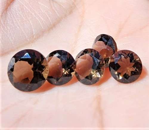 PARCEL OF 5 SMOKY QUARTZ SALMON BROWN GEMSTONES (ON AVERAGE 1,85CT)WITH ROUND CUT ONE BID TAKES ALL!
