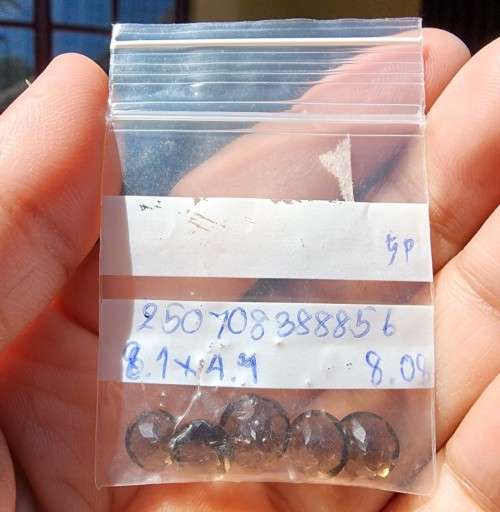 PARCEL OF 5 SMOKY QUARTZ SALMON BROWN GEMSTONES (ON AVERAGE 1,85CT)WITH ROUND CUT ONE BID TAKES ALL!