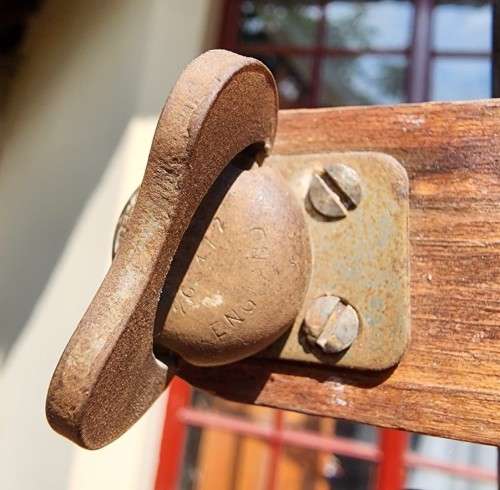 EYECATCHING FISCHER AUSTRIAN 1970S WOODEN SKIS 1,8M LONG WITH TYROLIA SKIMEISTER BINDINGS