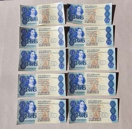 TEN SOUTH AFRICAN R2 NOTES FROM 1984 WITH CONSECUTIVE FV SERIAL NUMBERS IN VERY FINE CONDITION