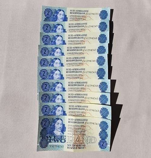 TEN SOUTH AFRICAN R2 NOTES FROM 1984 WITH CONSECUTIVE FV SERIAL NUMBERS IN VERY FINE CONDITION