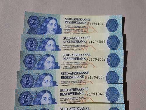 TEN SOUTH AFRICAN R2 NOTES FROM 1984 WITH CONSECUTIVE FV SERIAL NUMBERS IN VERY FINE CONDITION