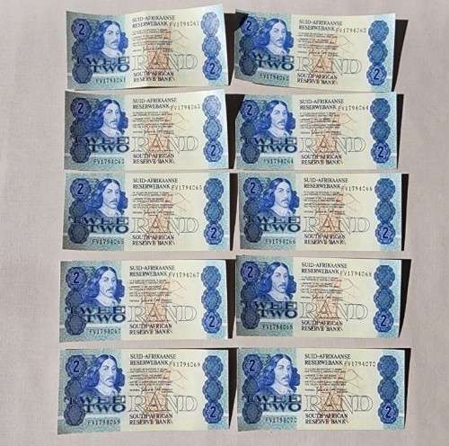 TEN SOUTH AFRICAN R2 NOTES FROM 1984 WITH CONSECUTIVE FV SERIAL NUMBERS IN VERY FINE CONDITION